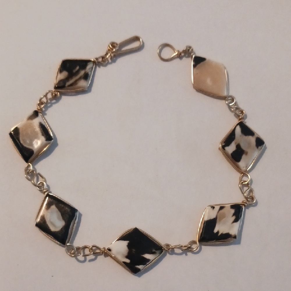 MOP Revesble Black and White Bracelet